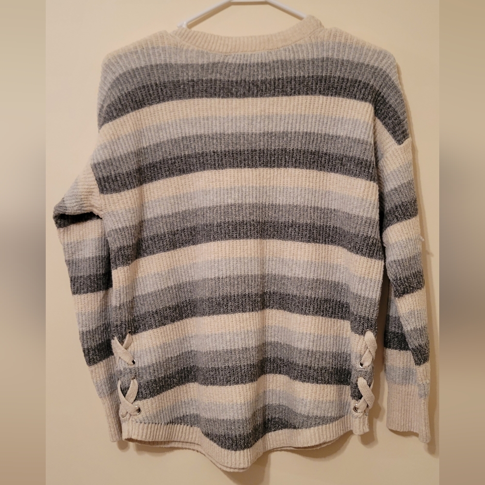 Sweater - Picture 3 of 4